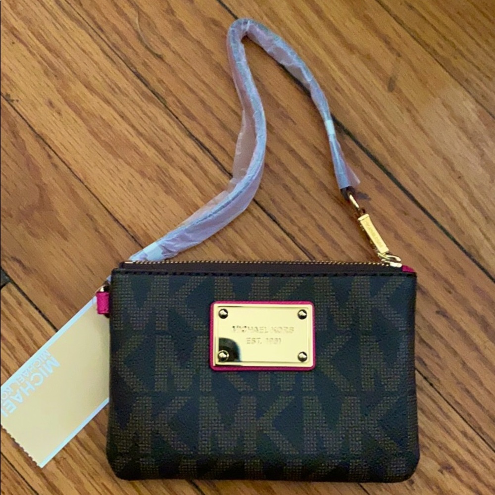 Women’s wristlet